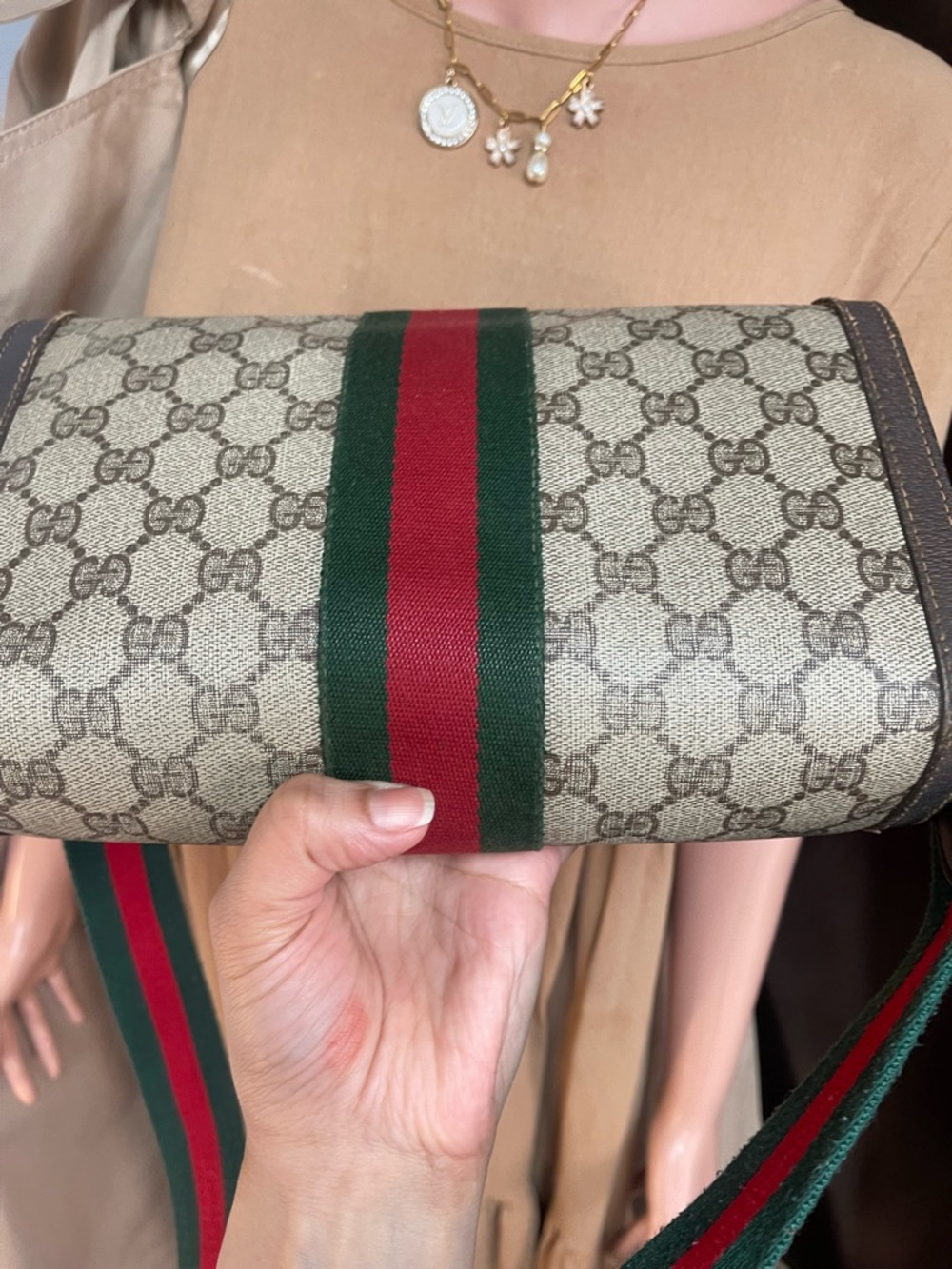 Authentic Gucci vintage web sherry line crossbody bag 41.014.3087.25 - Picture 5 of 9